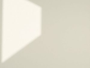 Pereți proaspăt zugrăviți, luminoși și durabili.